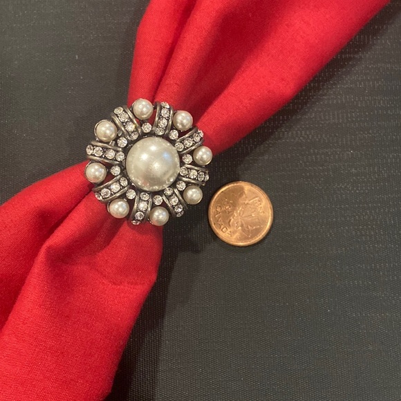 Pearl and Rhinestone Lady’s Ring - Picture 4 of 4